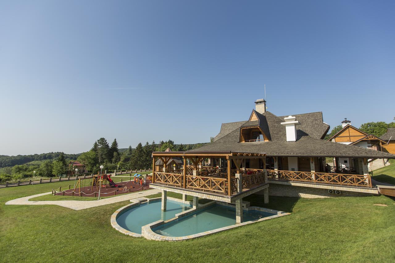 Bed and Breakfast Etno Naselje Vrdnicka Kula Врднік Екстер'єр фото