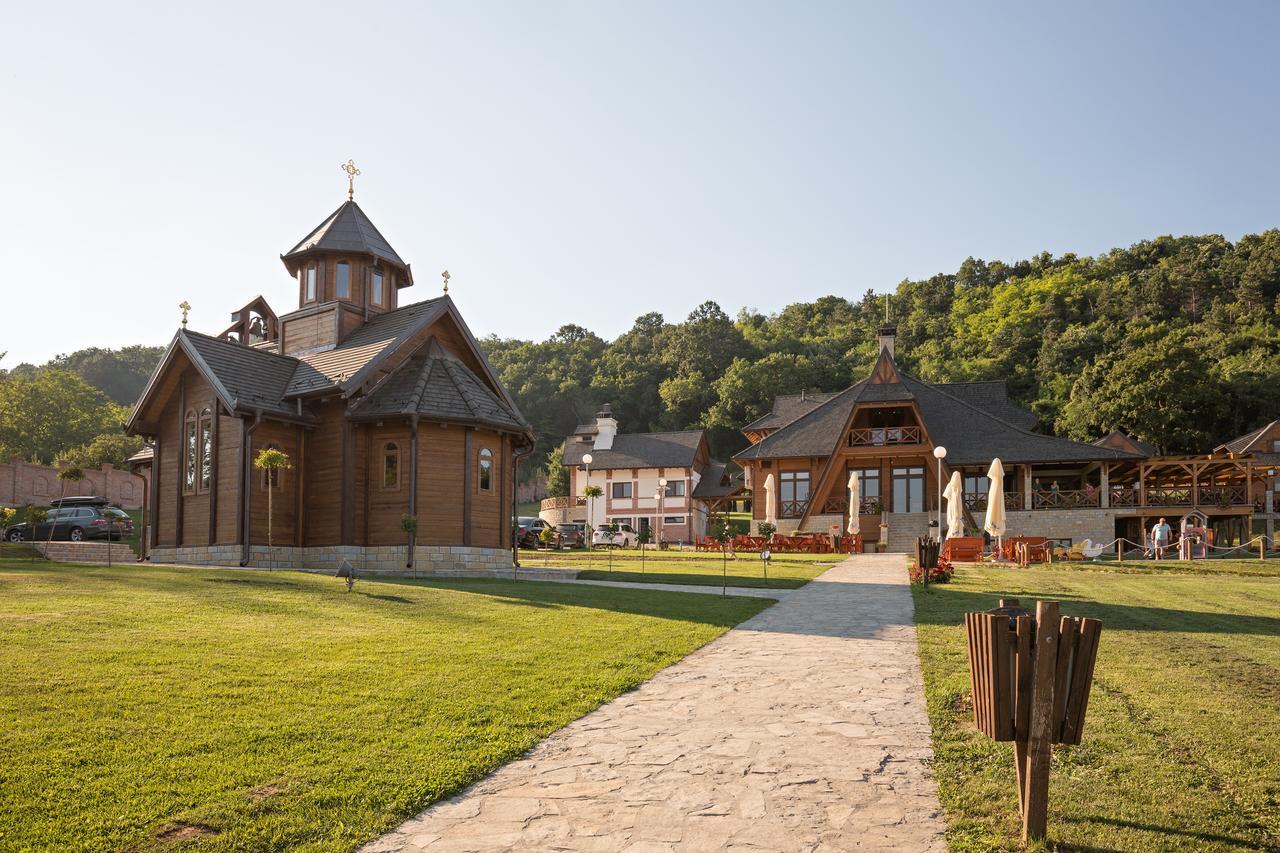 Bed and Breakfast Etno Naselje Vrdnicka Kula Врднік Екстер'єр фото