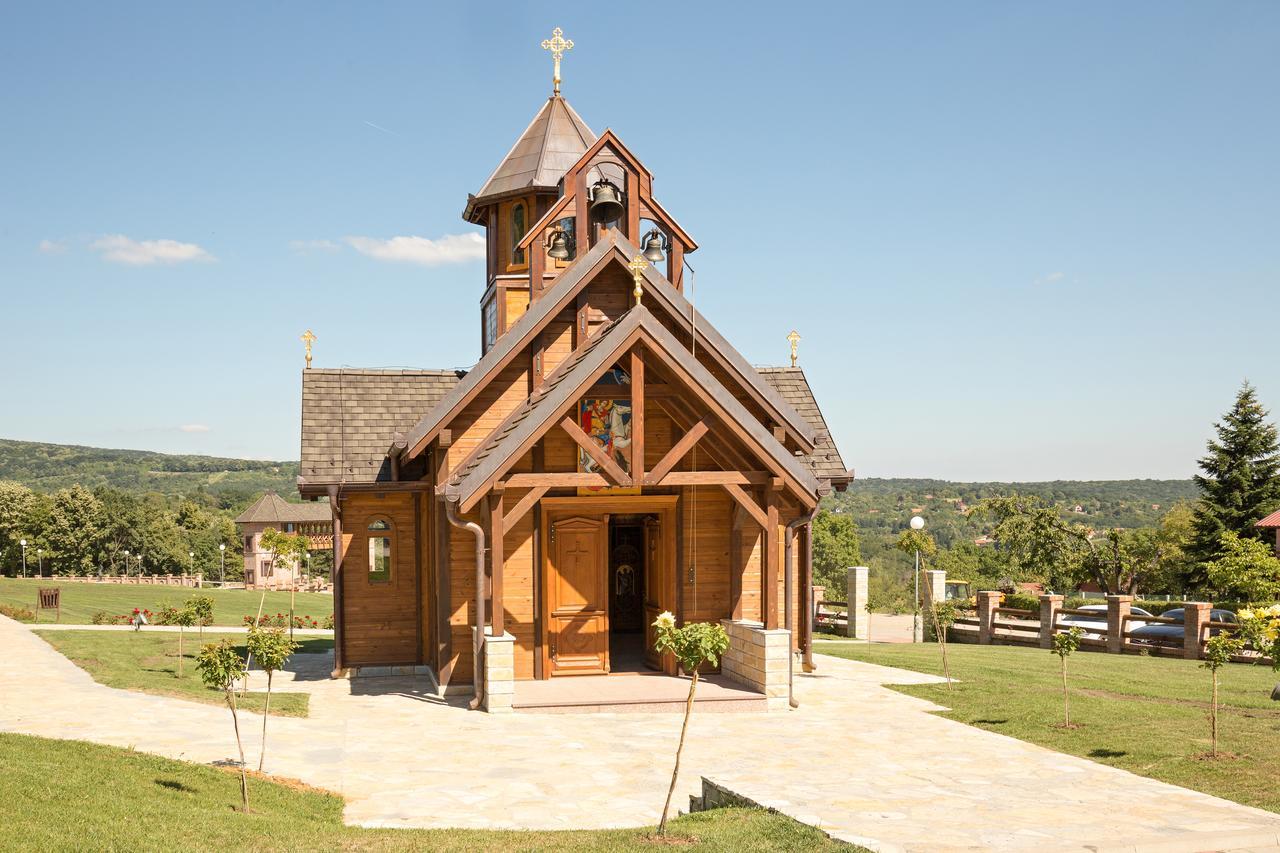 Bed and Breakfast Etno Naselje Vrdnicka Kula Врднік Екстер'єр фото