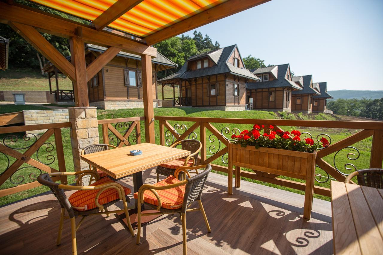 Bed and Breakfast Etno Naselje Vrdnicka Kula Врднік Екстер'єр фото