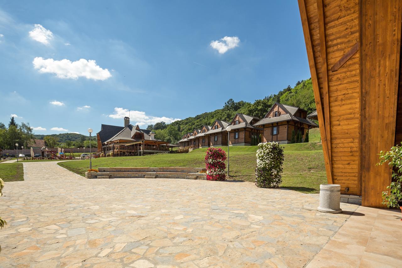 Bed and Breakfast Etno Naselje Vrdnicka Kula Врднік Екстер'єр фото