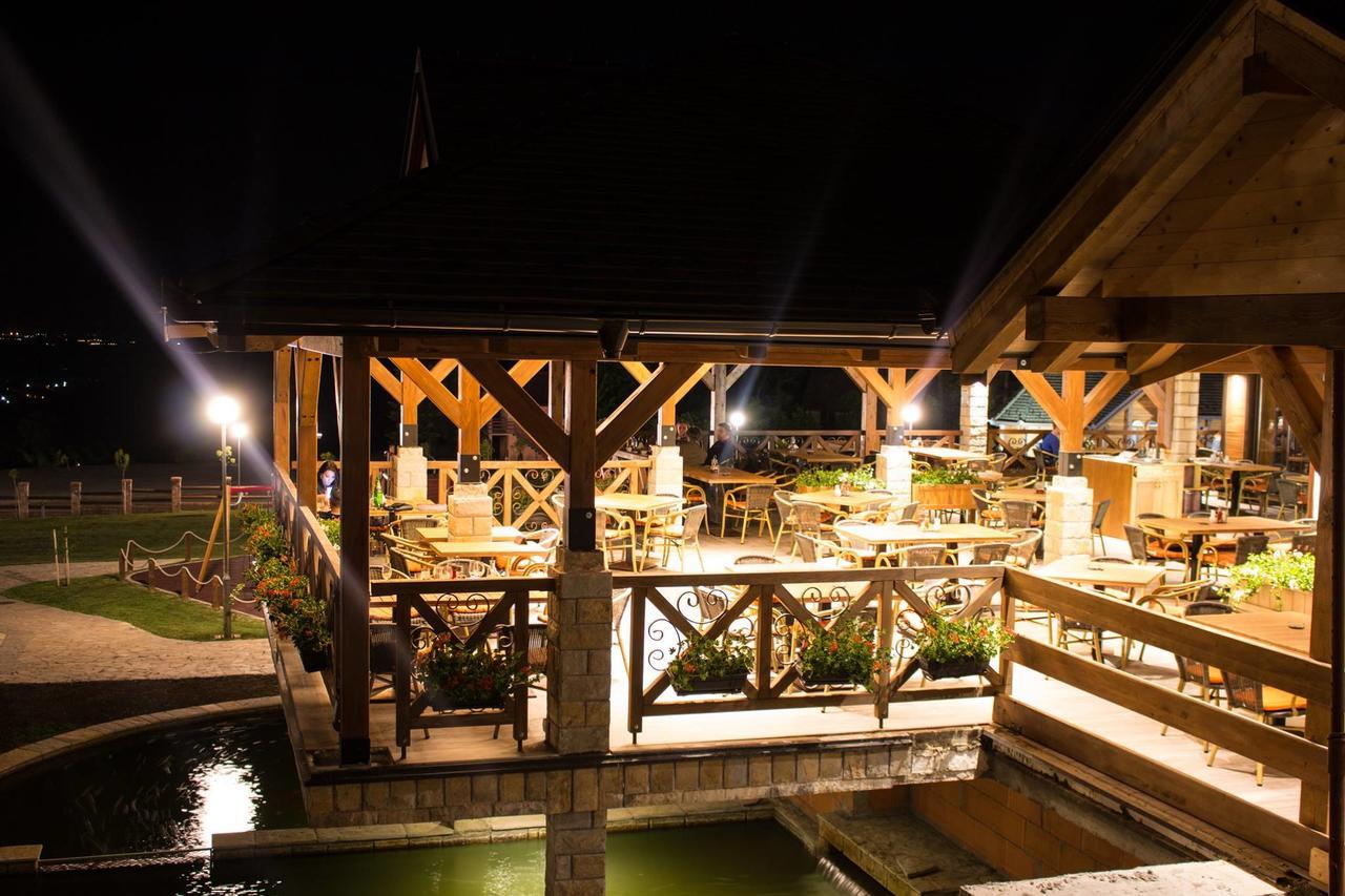 Bed and Breakfast Etno Naselje Vrdnicka Kula Врднік Екстер'єр фото