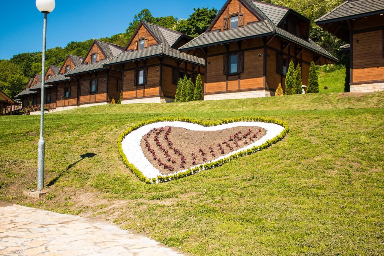 Bed and Breakfast Etno Naselje Vrdnicka Kula Врднік Екстер'єр фото
