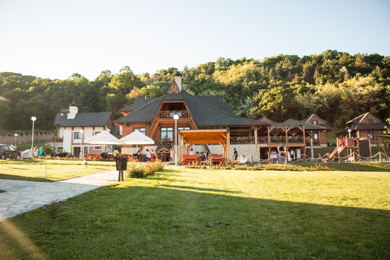 Bed and Breakfast Etno Naselje Vrdnicka Kula Врднік Екстер'єр фото